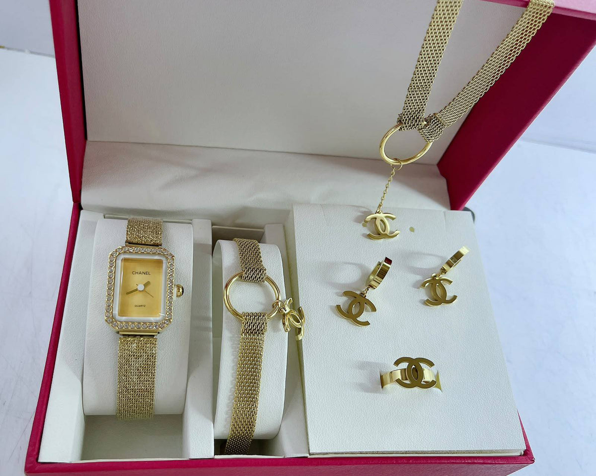 Watches boxes
Chanel
Dior
Gucci
LV

With box 
90 dhs🇦🇪🇦🇪

Zain45 
♥️♥️♥️