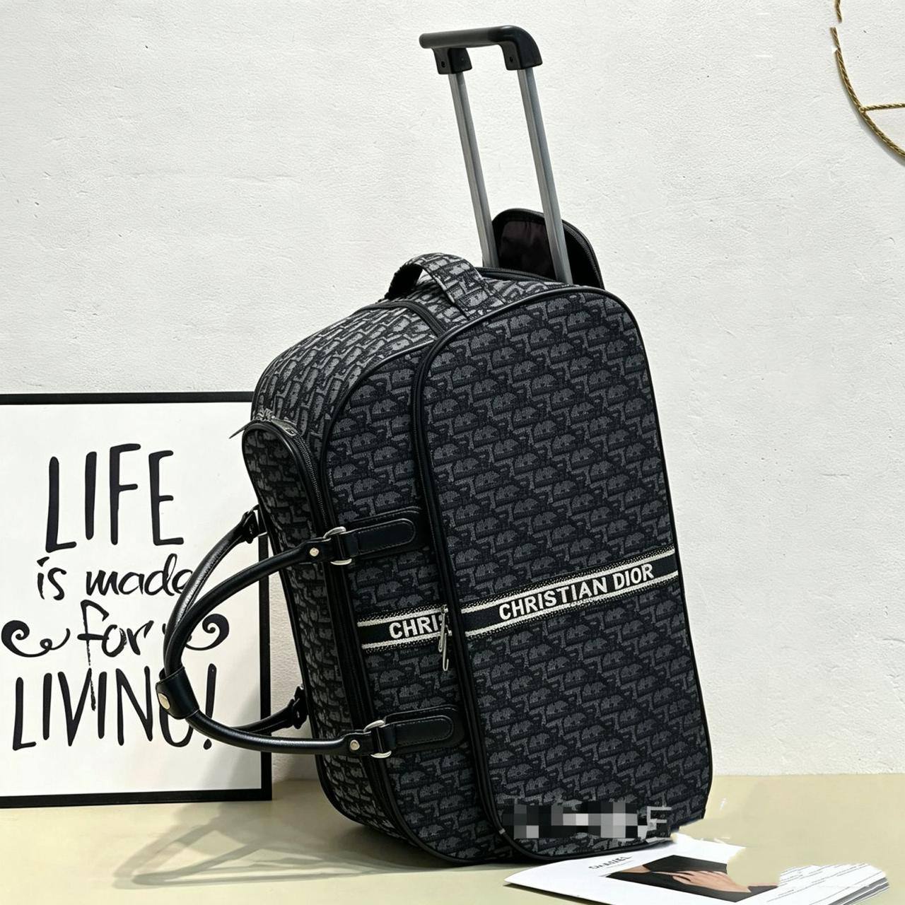 ✈️ Brand luggage 
1️⃣ First quality
Size : 10 kg  Travel
85 dhs✅

Zain115
♥️♥️♥️