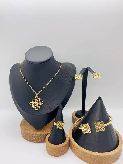 *Stainless steel SET 💯*
Necklace ❤️‍🩹
Earring 🍁
Breslat ❣️
Ring 💍 free size
With normal boxes 📦 
And paper bag 🛍️
45 dhs🪙🌨️

Zain216
♥️♥️♥️
