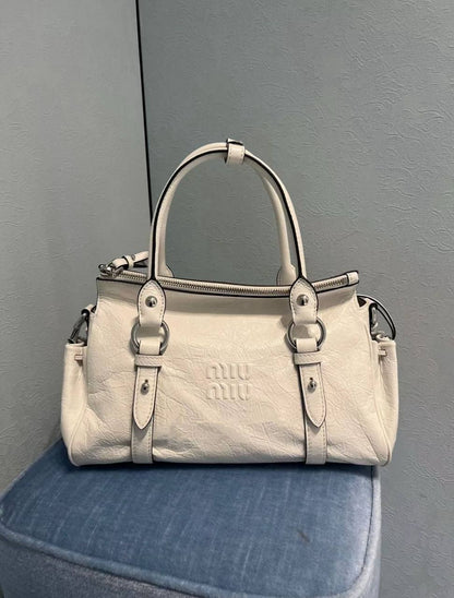 Super master

Lv
Chanel
Miu miu 

Zain313

For price contact whatsapp

00971507557372
♥️♥️♥️