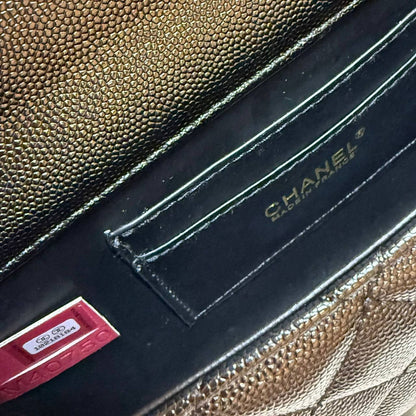 CHANEL 
 GOOD QUALITY 
WITH BOX 
🎁🎁🎁

100 dhs✅
SIZE : 22 cm

Zain295
♥️♥️♥️