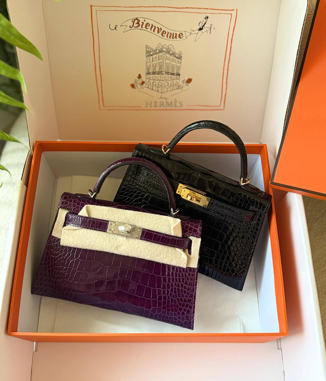 HERMES
(FULL HAND MADE )
Real crocodile 🐊 
Size *19 cm*
With original packing 🎁🎁
For Price 👇 WhatsApp✅
0568585901 
0507557372
0552275751 Owner Zain 👌

Zain246
♥️♥️♥️
