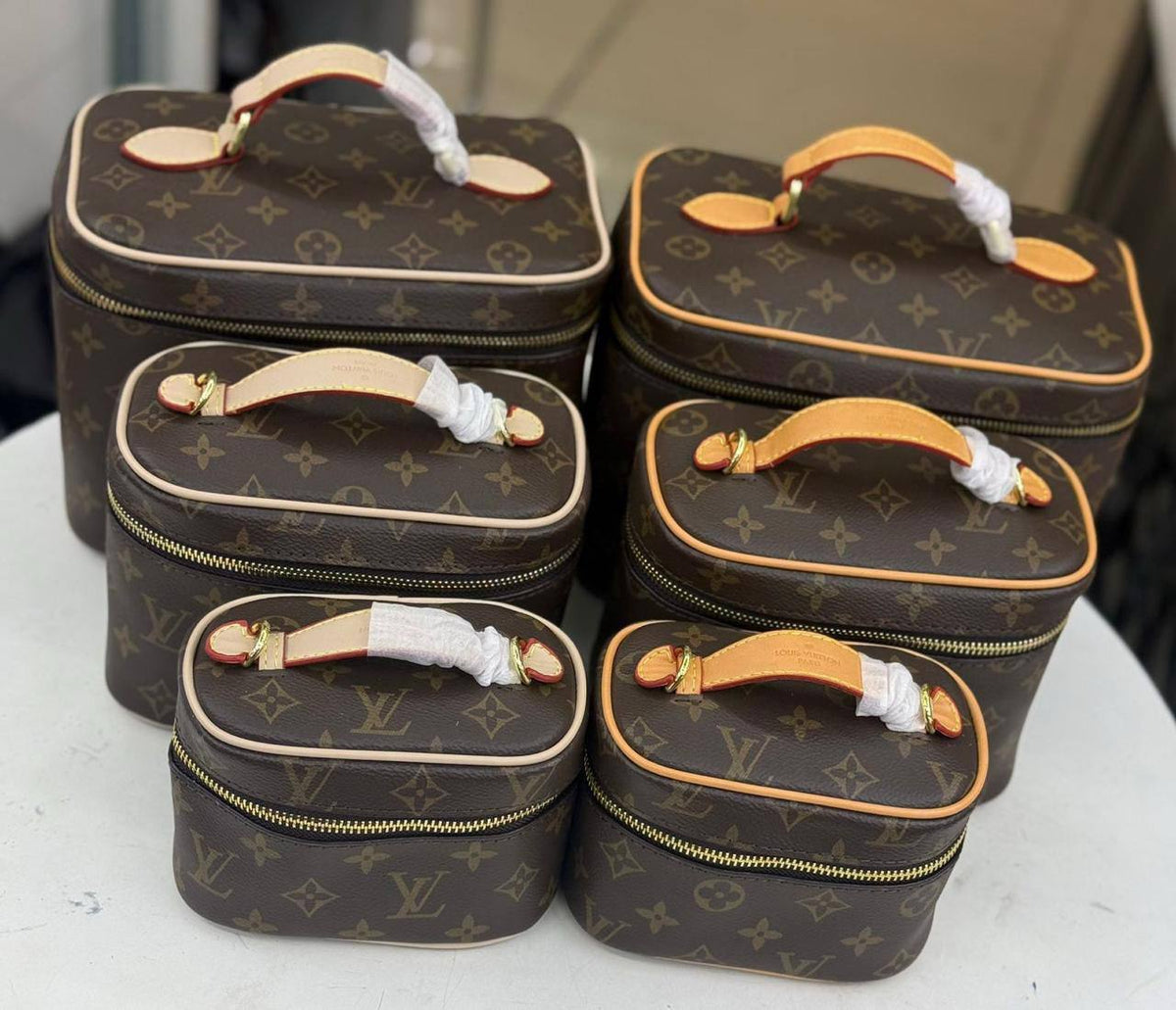 LV
1set 

high quality 
With box

270 dhs🇦🇪🇦🇪

Zain26
♥️♥️♥️