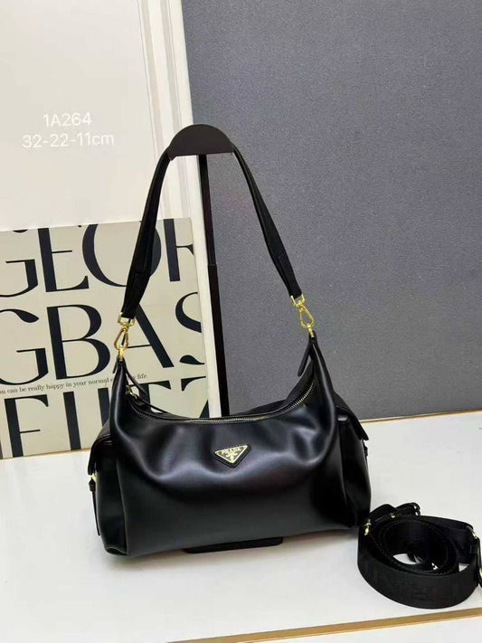 Prada Master
340 dhs🪙🌺

Zain10
♥️♥️♥️