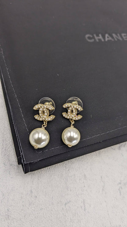 Chanel

Master Quality
Earrings

80 dhs🇦🇪🇦🇪 
With Normal Box🎁


100 dhs🇦🇪🇦🇪🇦🇪
with Master Box 🎁

Zain210
♥️♥️♥️