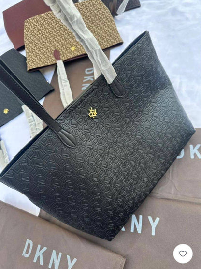 DKNY
100 dhs❣️
SIZE：50cm
good-quality with zipper 

Zain35
♥️♥️♥️