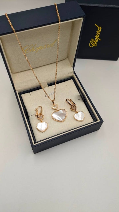 Chopard
*Master Quality* 
*Necklace & Earrings*
150 dhs✅ with Normal Box 🎁
190 dhs✅ with Master Box 🎁

Zain210
♥️♥️♥️