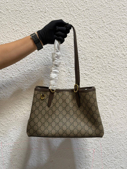 Gucci 
Size:30×18cm  
120 dhs💓

Zain114
♥️♥️♥️