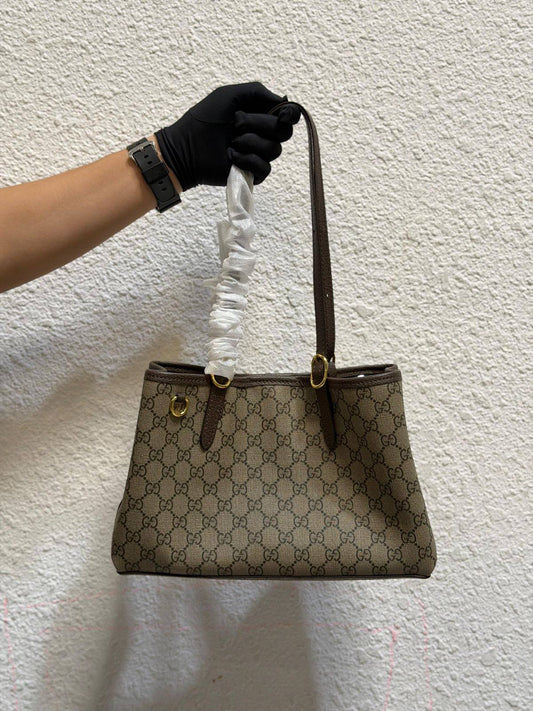 Gucci 
Size:30×18cm  
120 dhs💓

Zain114
♥️♥️♥️