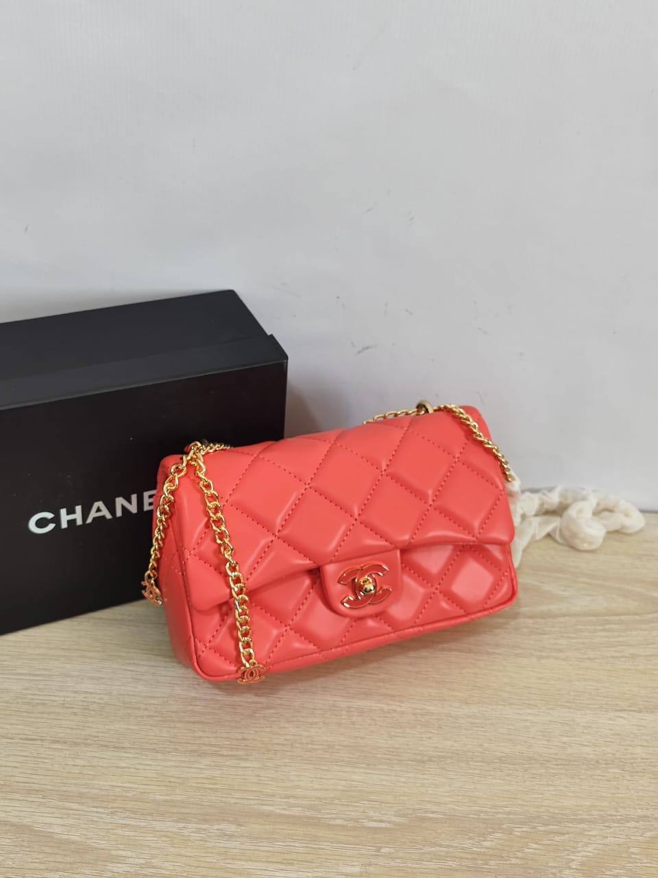 Chanel

LV

95 dhs🇦🇪🇦🇪
with box 
high quality

Zain26
♥️♥️♥️