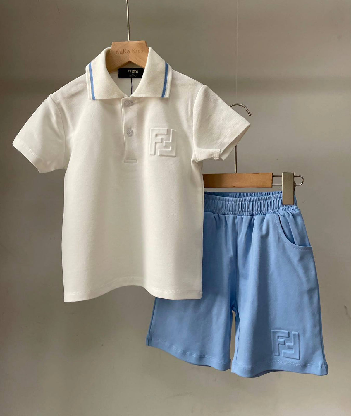 Fendi

3-6m，6-12m，12-18m，2-3y，3-4y，4-5y，5-6y，7-8y，9-10y，11-12y。

140 dhs

Zain151
♥️♥️♥️