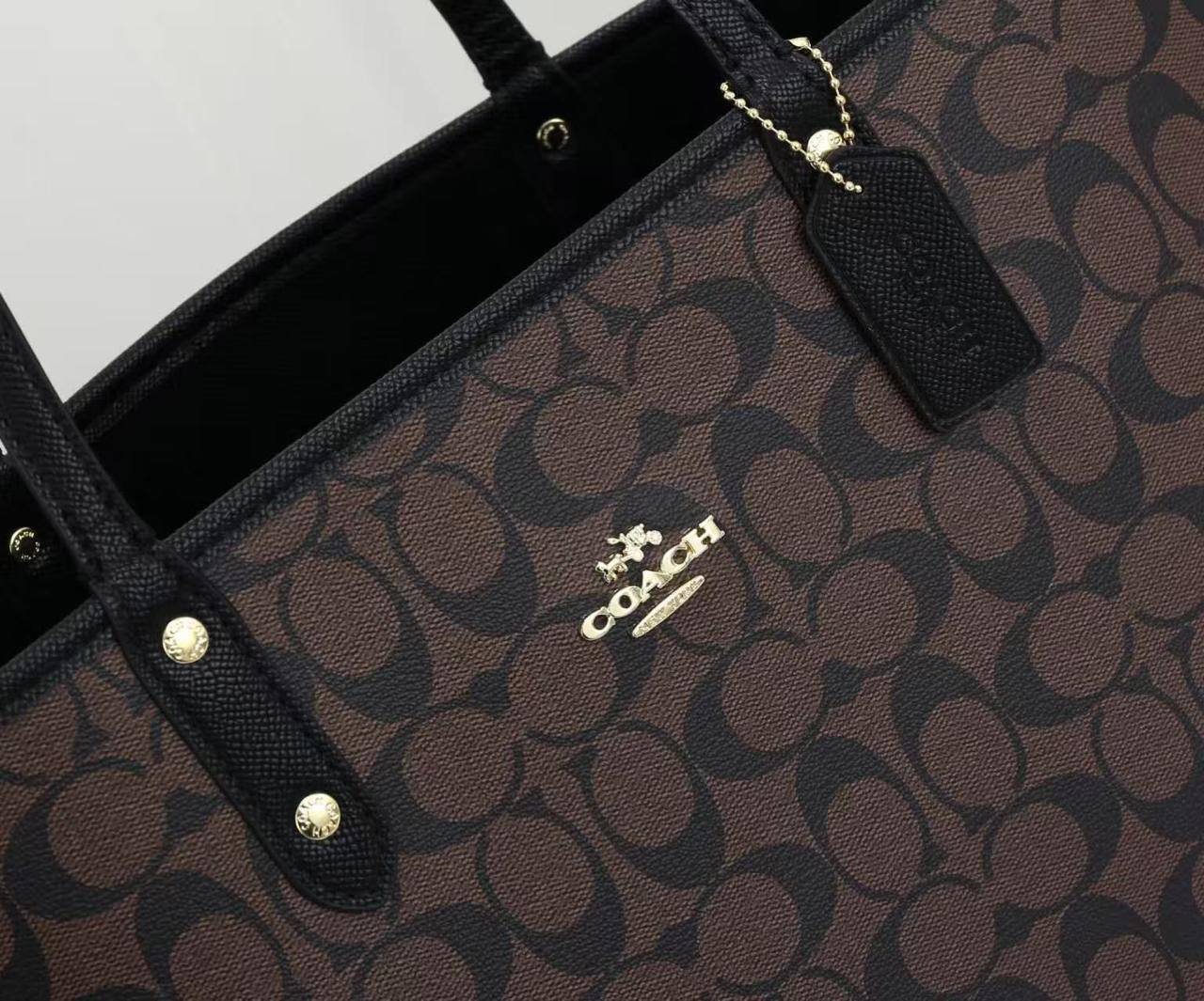 COACH 
 GOOD QUALITY 
DOUBLE  FACE  
120 dhs✅

Zain17
♥️♥️♥️