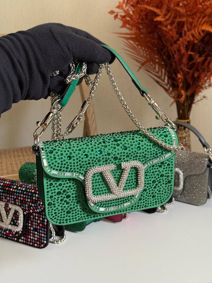 New Collection✨✨✨
VALENTINO
20cm
350 dhs🪙💚
Top quality 
With box🎁

Zain167
💚💚💚