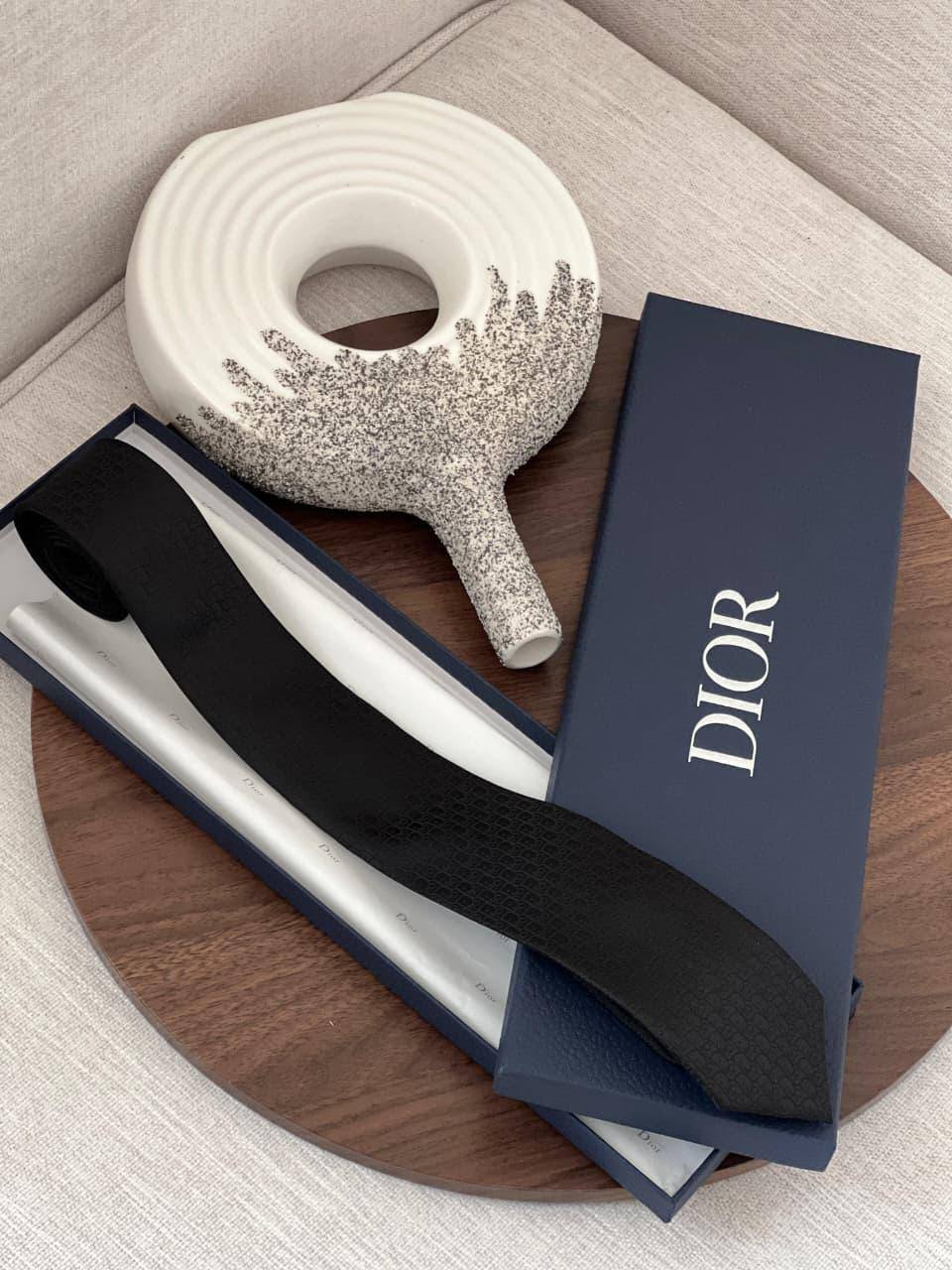 TIE
Super Master Quality
250 dhs💓

Zain267
♥️♥️♥️