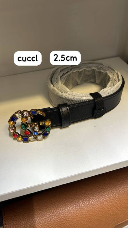 Leather belt

with box 
🎁🎁🎁

60 dhs✅

Zain190
♥️♥️♥️