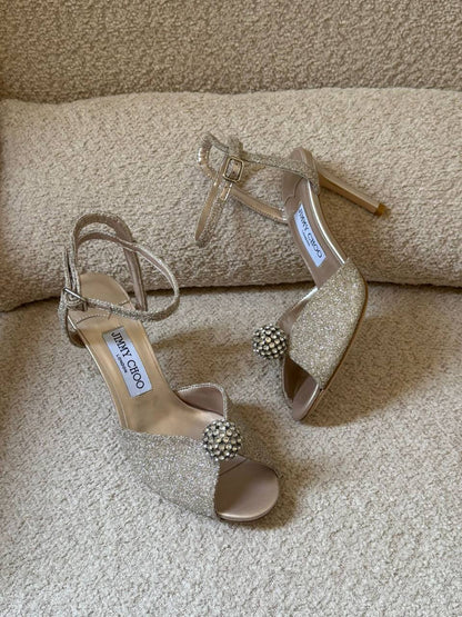 Jimmy Choo
✨ 𝐉𝐈𝐌𝐌𝐘 𝐂𝐇𝐎𝐎 ✨
✨ 𝐕𝐈𝐏 𝐐𝐮𝐚𝐥𝐢𝐭𝐲 ✨
✨ 𝐒𝐢𝐳𝐞𝐬: 𝟑𝟔 — 𝟒𝟏 ✨
450 dhs💓

Zain298
♥️♥️♥️