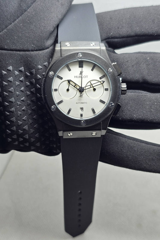 Hublot men
*Chronograph working*
90 dhs🗽

Zain29
♥️♥️♥️