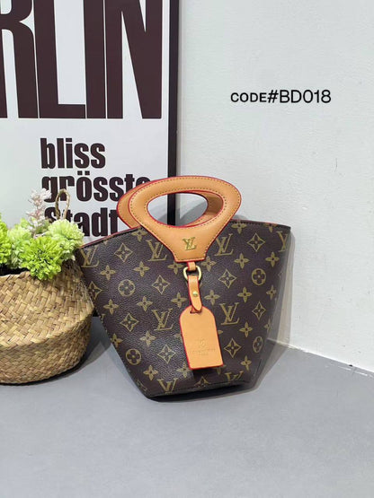 LV
ʀɪᴠᴀɢᴇ BB ʙᴀɢ
ᴡɪᴛʜ ʟᴏɴɢ ʙᴇʟᴛ sᴛʀᴀᴘ
sɪᴢᴇ : 25 cm

70 dhs🪙💕

Zain31
♥️♥️♥️