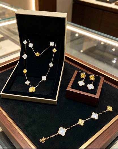 VCA SET 
Necklace 🦋
Earring❤️‍🔥
Bracelet ✨
Master quality 💯
With normal boxes 🗃️ 
235 dhs🇦🇪🇦🇪


With master box 📦 
305 dhs🇦🇪🇦🇪

Zain216
♥️♥️♥️