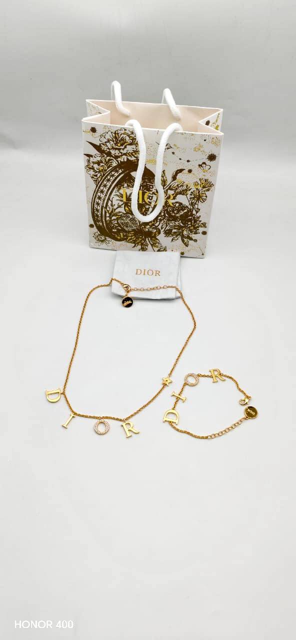 necklace and bracelet

120 dhs🇦🇪🇦🇪🇦🇪

Zain122
♥️♥️♥️