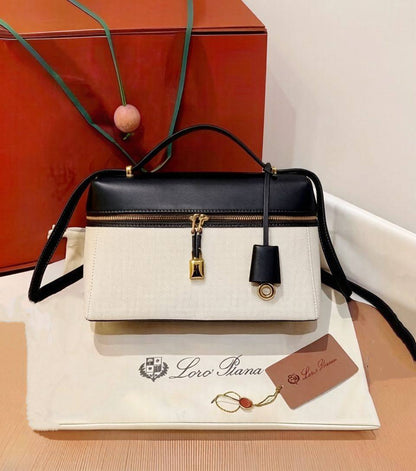 LORA PIANA 

GOOD QUALITY 
WITH BOX 
🎁🎁🎁

95 dhs✅

Zain39
♥️♥️♥️