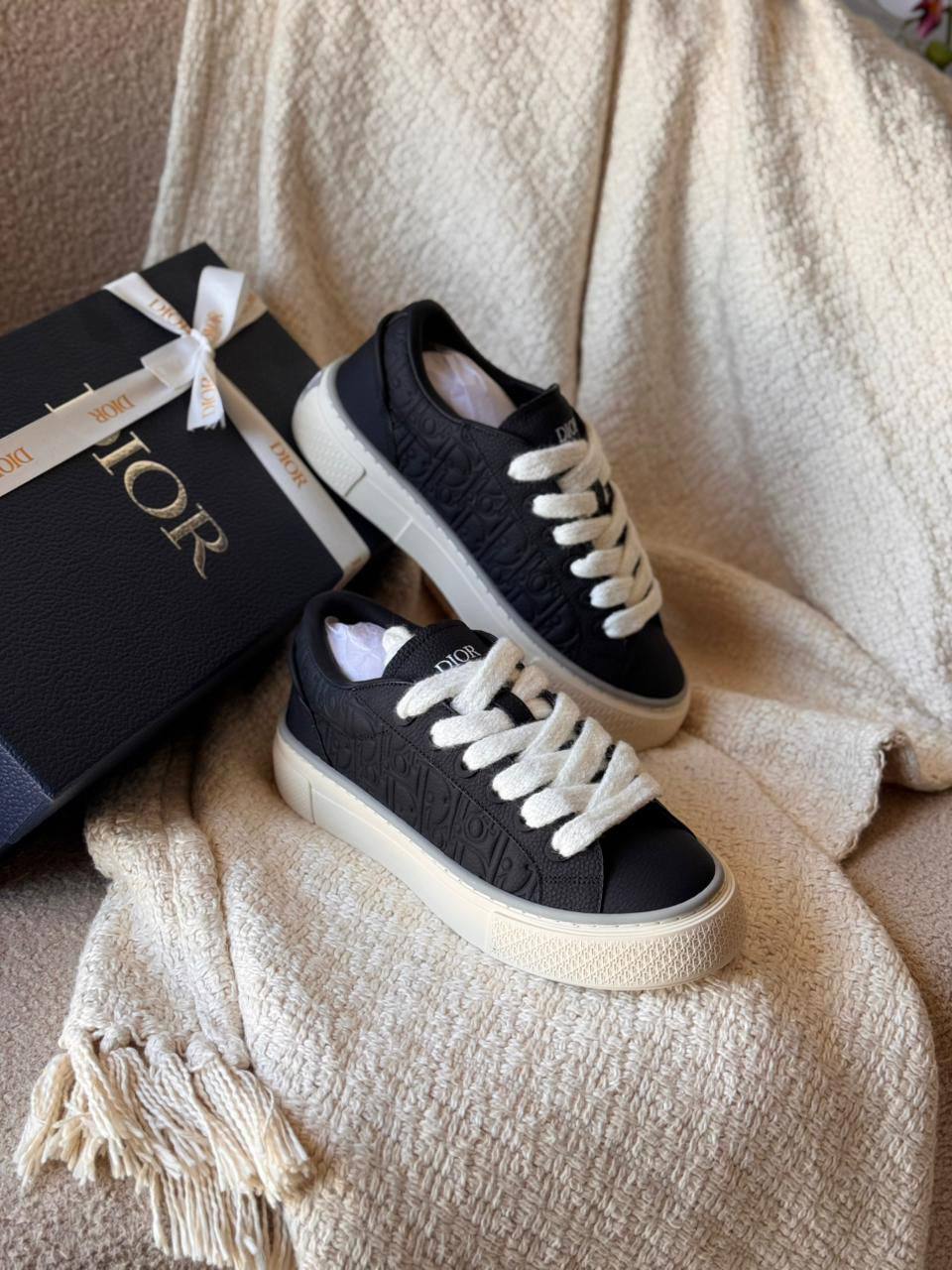 *Christian Dior B33*
*AAA quality*
*size:40 to 46* 
470 dhs🪙🌨️

Zain185
♥️♥️♥️