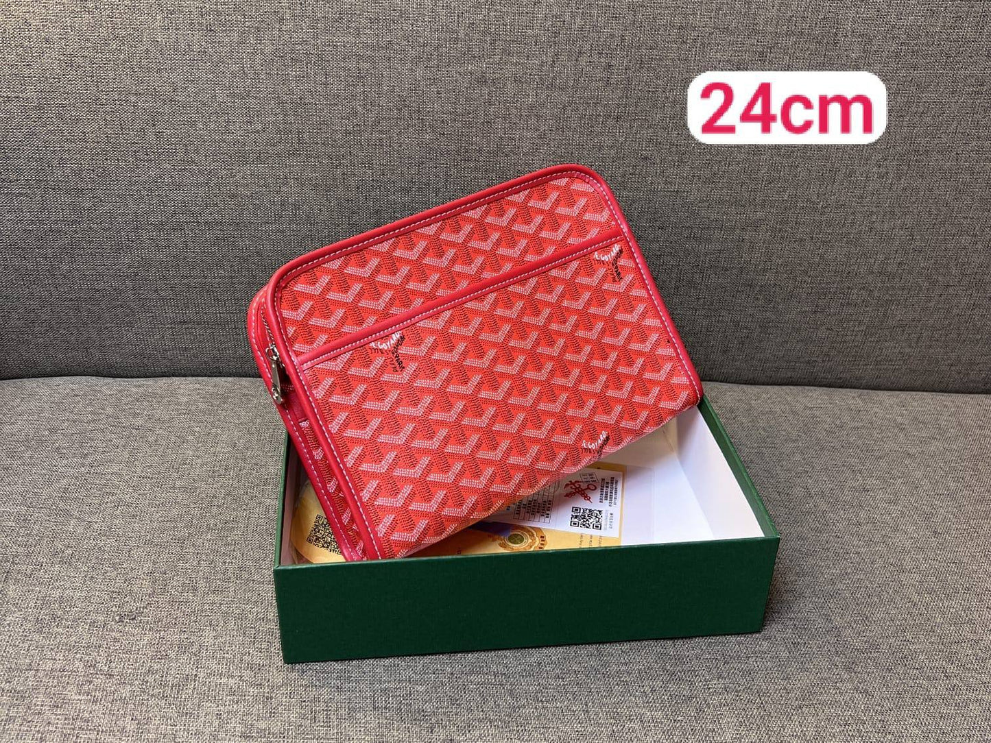 Clutch Bags
70 dhs✅
with box

Zain26
♥️♥️♥️