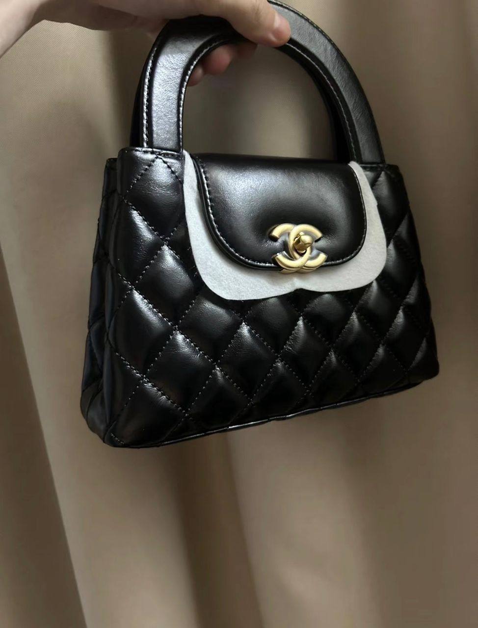 Chanel

95 dhs🇦🇪

With the box
🎁🎁🎁

Zain35
♥️♥️♥️
