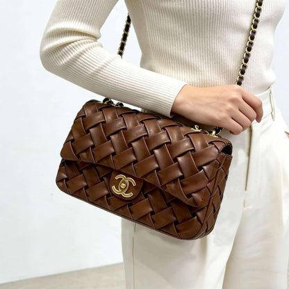 CHANEL COPY ONE NEW CAME WITH BOX 
130 dhs🇦🇪🇦🇪

Zain295
♥️♥️♥️