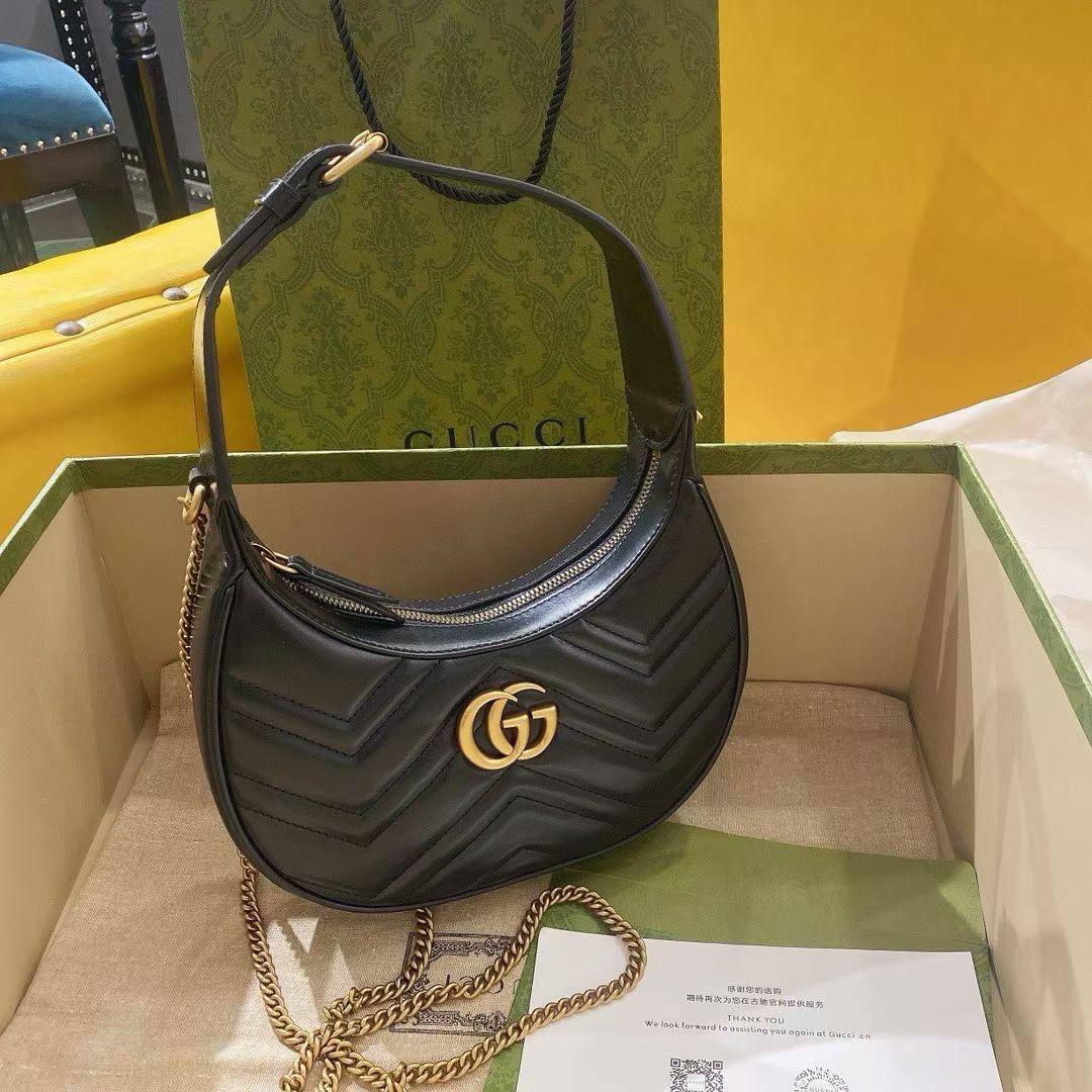 Gucci
Marmount Kelly Sling On Hand  Brand: Gucci Leather: Lamb

1000 dhs🇦🇪

Zain71
♥️🇦🇪🇦🇪