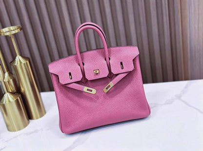 HERMES BIRKIN NEW CAME GOOD QUALITY 
110 dhs🇦🇪🇦🇪
Size:25cm

Zain295
♥️♥️♥️