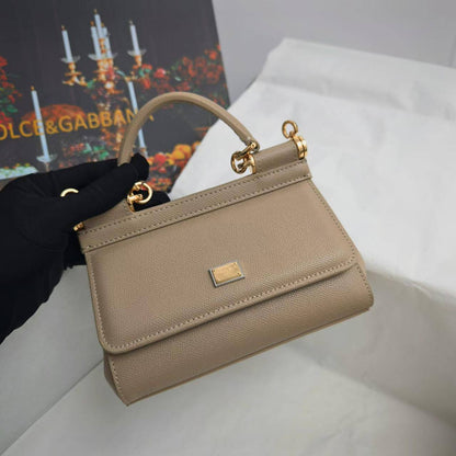 D&g
Master
310 dhs🪙🌨️

Zain192
♥️♥️♥️