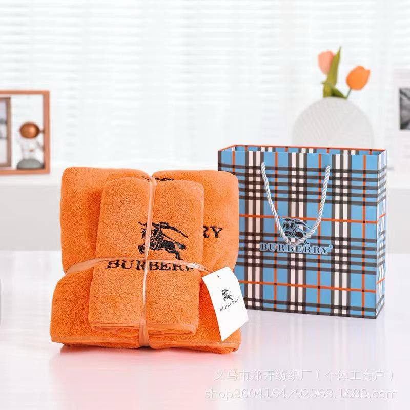 Towel one set
 with paper bag 
45 dhs💓

Zain295
♥️♥️♥️