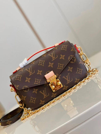 LV 
Master✅✅
💼 21CM 
260 dhs🇦🇪🇦🇪
WITH BOX 

Zain131
♥️♥️♥️