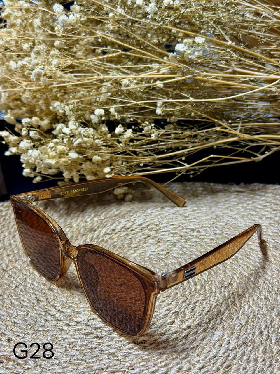 GENTLE Monster 👿*
Sunglasses 🕶️ 
Copy one 1️⃣ 
With master box 🗃️ 
50 dhs💓

Zain216
♥️♥️♥️