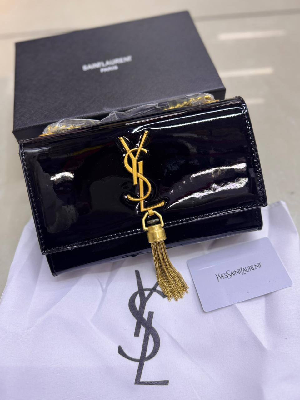 🌿 Ysl Kate
1️⃣ Frist quality +🎁
Size : 22 * 14 cm
85 dhs🪙🌨️

with box 🎁

Zain115
♥️♥️♥️