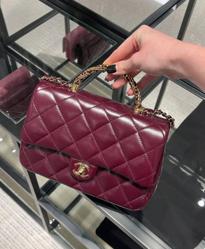 Chanel
100 dhs❣️
size:19*7*13
Good quality，Believe me
With box
🎁🎁🎁

Zain07
♥️♥️♥️