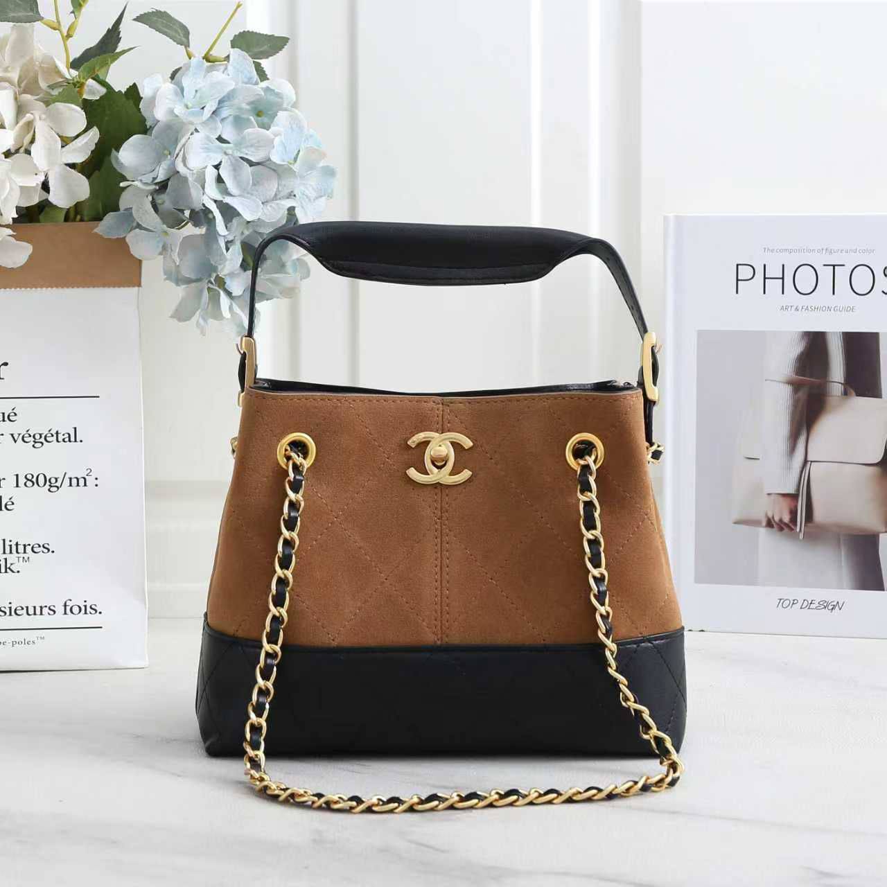 Chanel
100 dhs❣️
SIZE:23/8/18

with box
🎁🎁🎁

Zain07
♥️♥️♥️