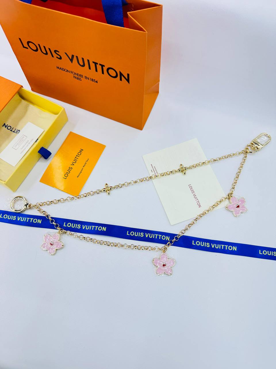 *Key Chain ❤️‍🔥*
Master quality 💯
With normal boxes 📦 
50 dhs✅
With master box 🗃️ 
75 dhs✅

Zain216
♥️♥️♥️