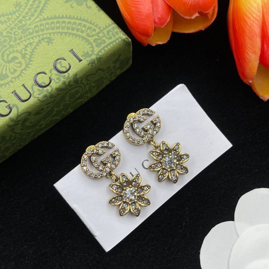 Gucci 🔥*
Earring 🦋
Master quality 💯
With normal boxes 🗃️ 
45 dhs✅
With master box 📦 
60 dhs✅

Zain216
♥️♥️♥️