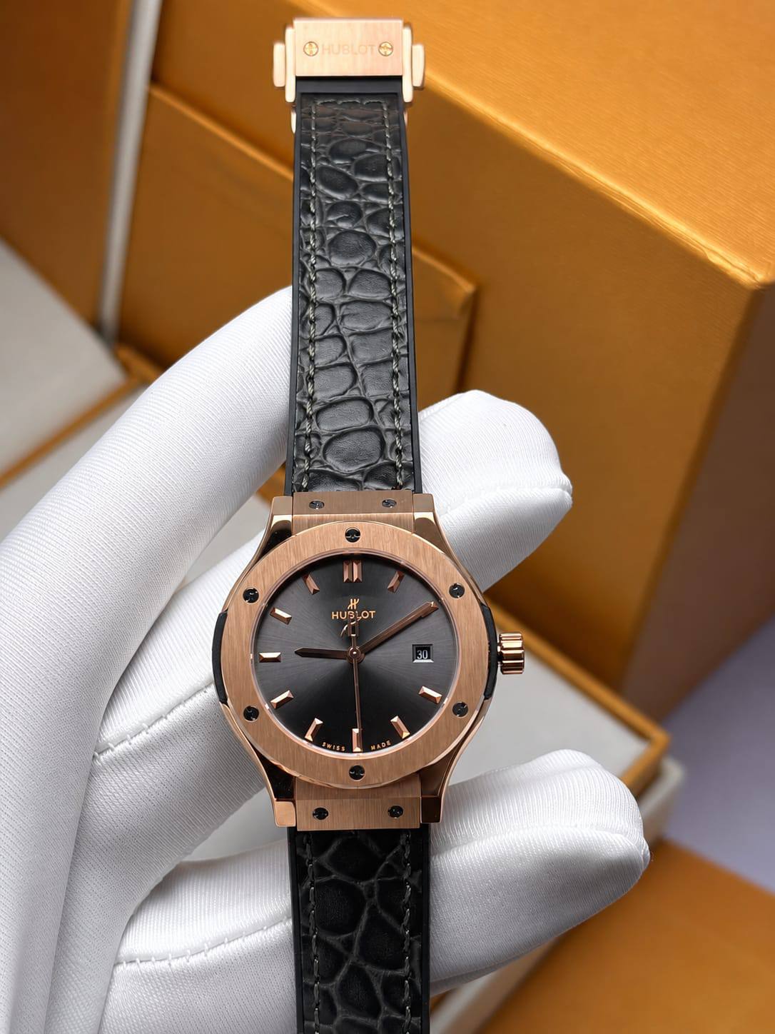 Hublot watch for ladies good quality 
220 dhs✅

Zain59
♥️♥️♥️