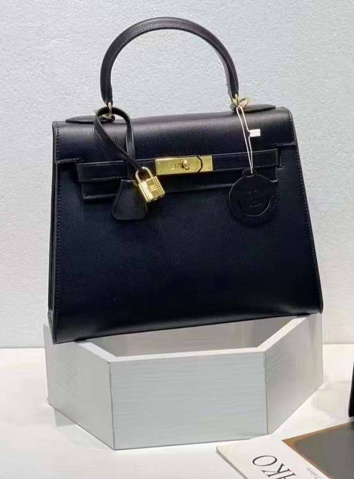Hermes
120 dhs✅
size：28cm

Zain161
♥️♥️♥️