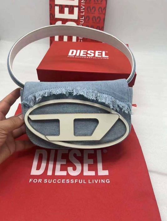 DIESEL 
Good Quality 
With Box 
🎁🎁🎁

110 dhs🪙💚

Zain250
♥️♥️♥️