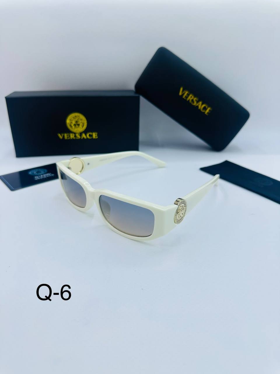Sunglasses 🕶️*
New stock 💥
good quality 💯
Copy one 1️⃣ 
With master box 🗃️ 
50 dhs💛

Zain216
♥️♥️♥️