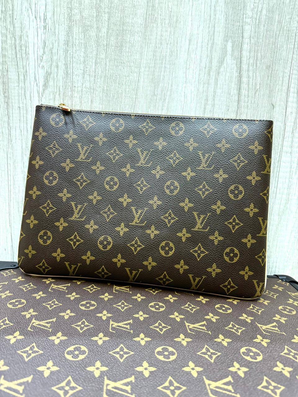 LV Clutch Bag
Size ：23CM  

80 dhs🪙🌨️

withbox
🎁🎁🎁

Zain04
♥️♥️♥️