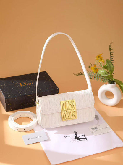 Dior
Best quality
With box’s
🎁🎁🎁

95 dhs❣️
size 22cm

Zain158
♥️♥️♥️