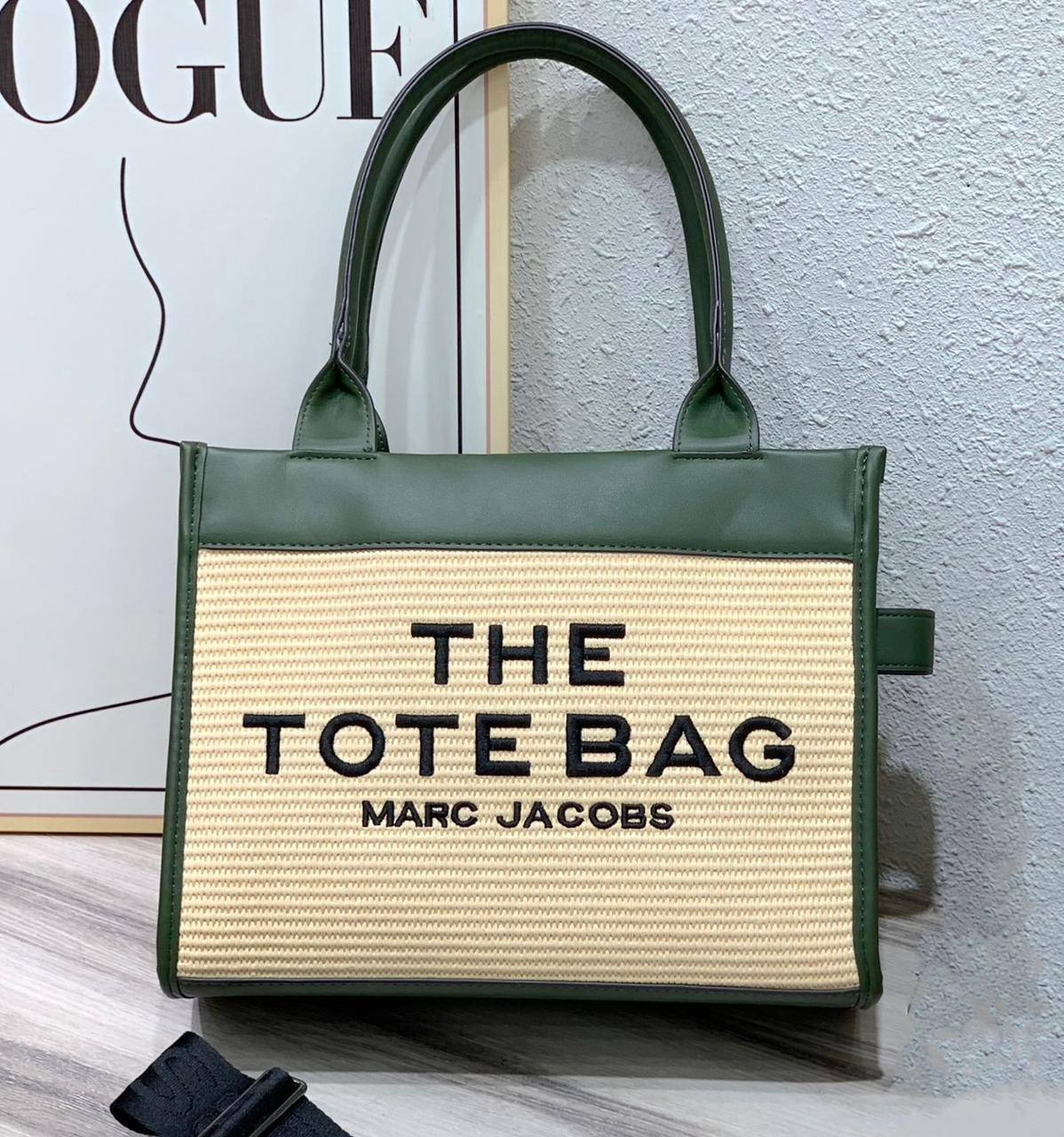 MARC JACOBS 
THE TOTE BAG NEW CAME 

GOOD QUALITY 
110 dhs🪙🖤

Zain39
♥️♥️♥️