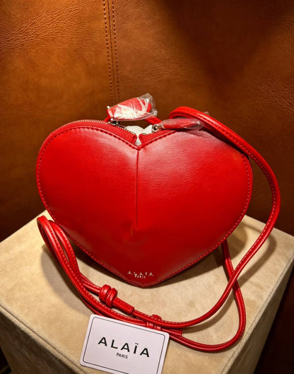 Alaia
100 dhs🇦🇪🇦🇪
Size:21*18
With box

Zain07
♥️♥️♥️