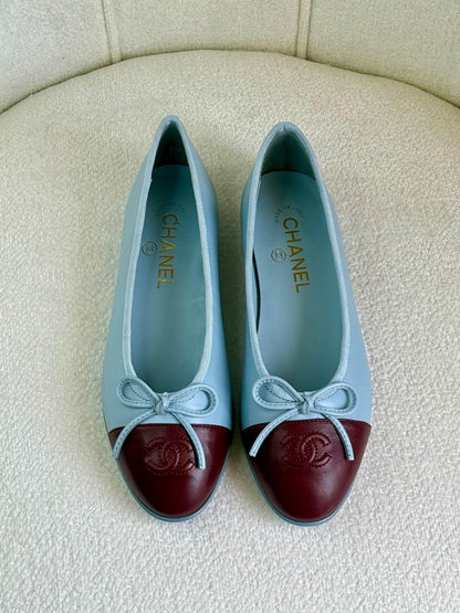 Chanel
Super *AAA* *+* Quality 💯 
With original packing🎁🎁
SIZE:36and42
Available now
450 dhs💓

Zain309
♥️♥️♥️
