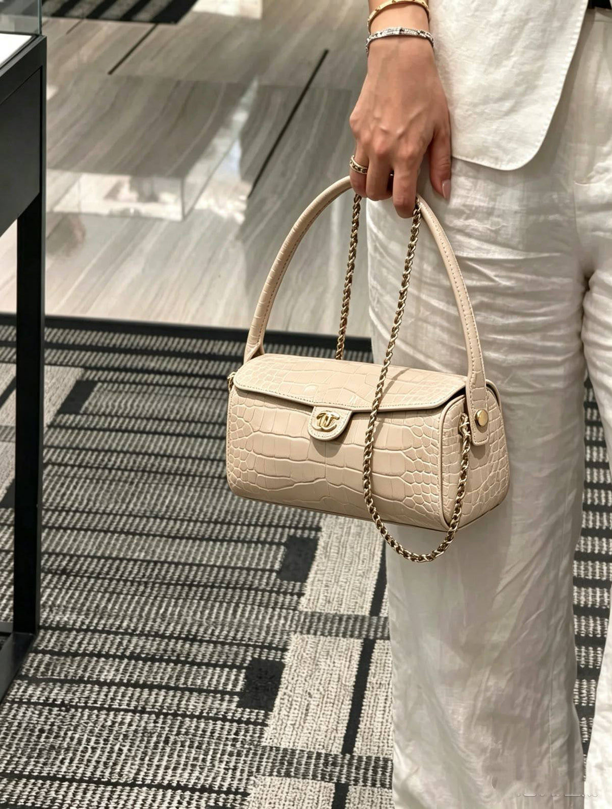 CHANEL 

NEW DESIGN 
GOOD QUALITY 
110 dhs🇦🇪🇦🇪

Zain39
♥️♥️♥️